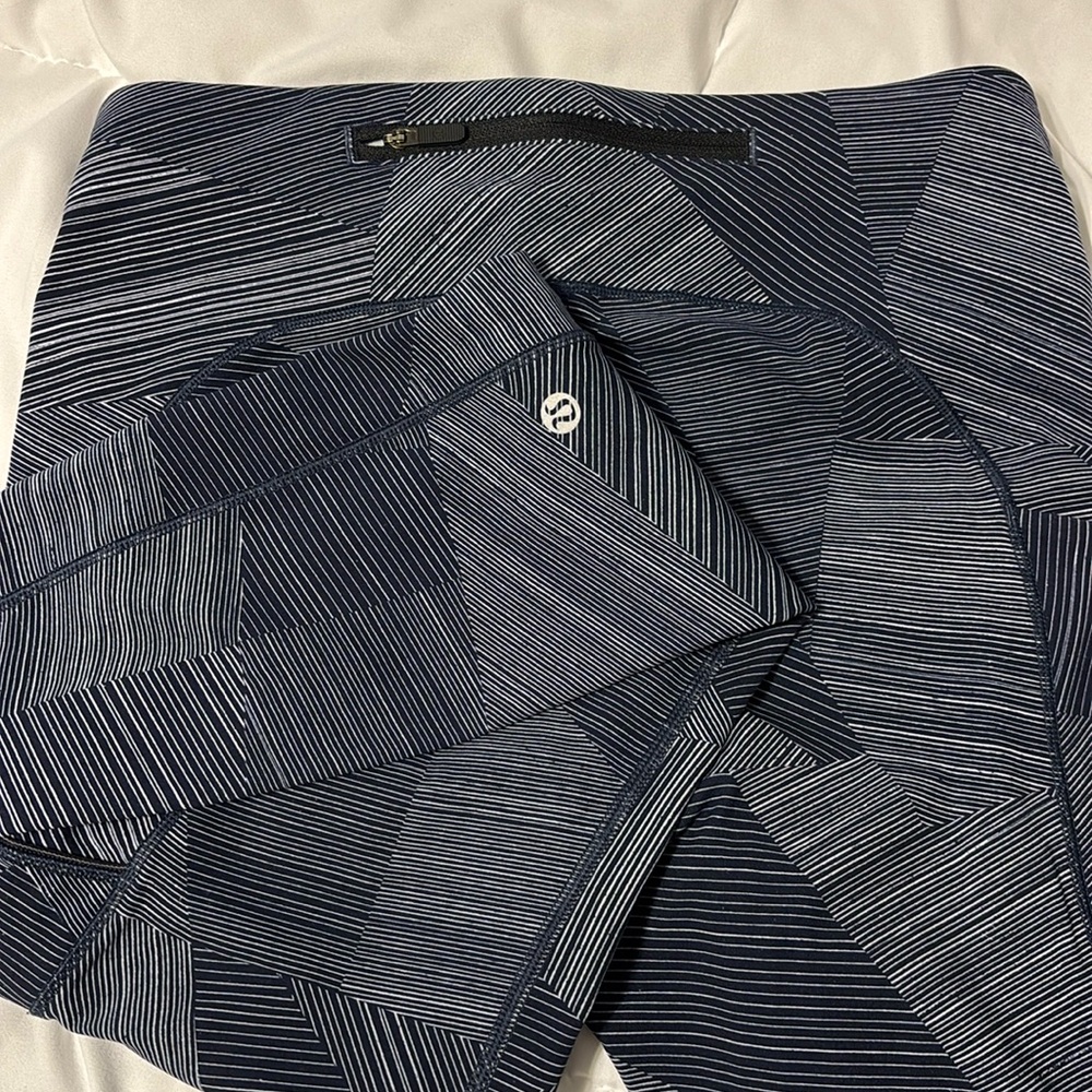 Lululemon blue and white leggings. Zipper back pocket & 2 side pockets. Size 6.